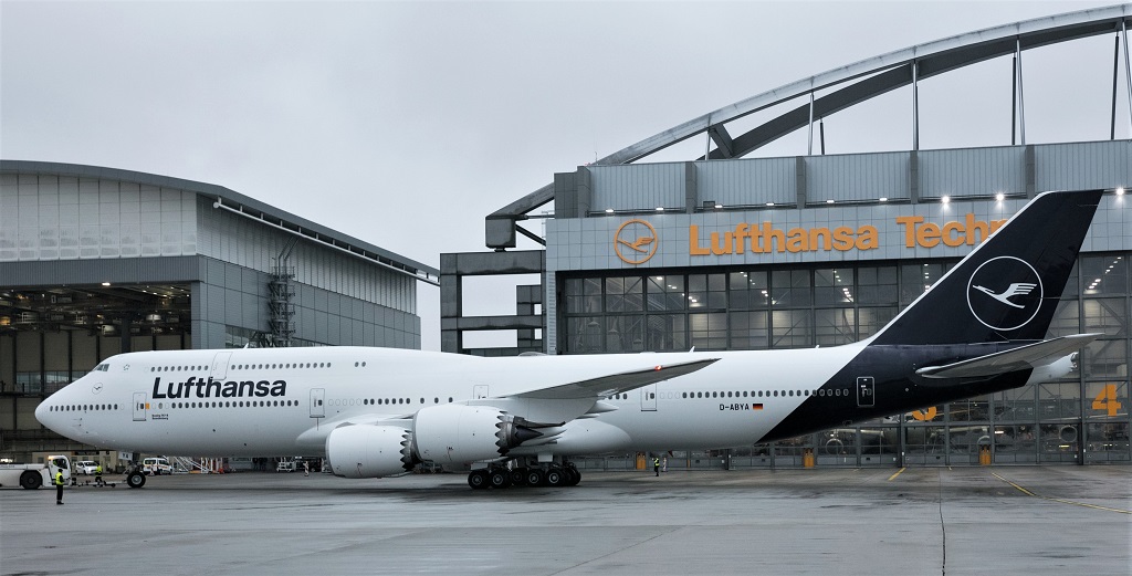 747-8-LH-Neue_Lackierung