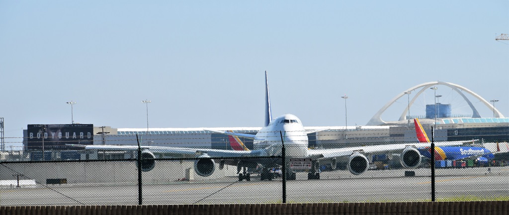 Lufthansa_747-frontal