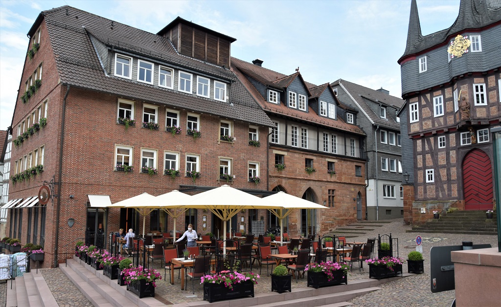 Hotel-Sonne-Frankenberg-mit-Rathaus