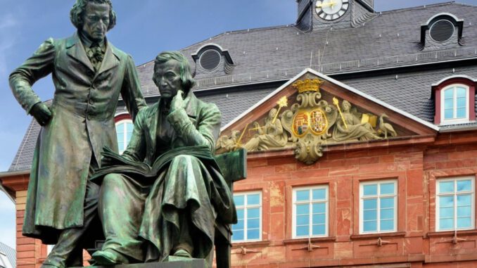 K-Hanau_Brueder_Grimm_Denkmal_Rathaus-Medienzentrum-Hanau